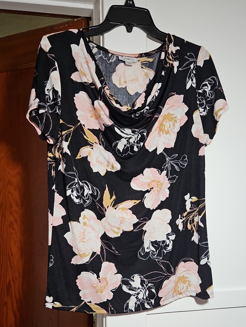 Jaclyn Smith Black Floral Flowers Short Sleeve Cowl Neck Blouse Top Size M EUC